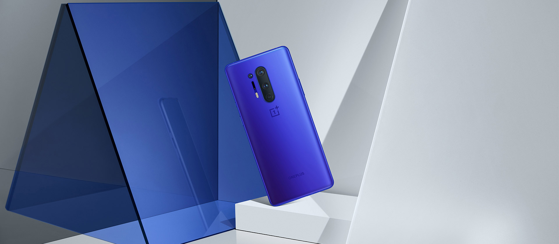 Oneplus8-pro-light-lifestyle-Blue