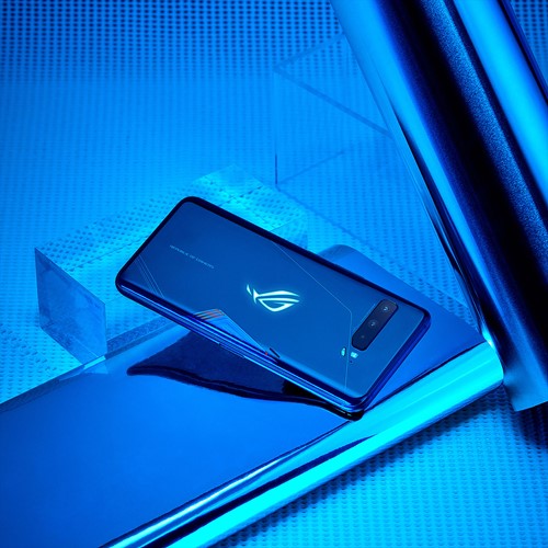 Asus ROG Phone III blue