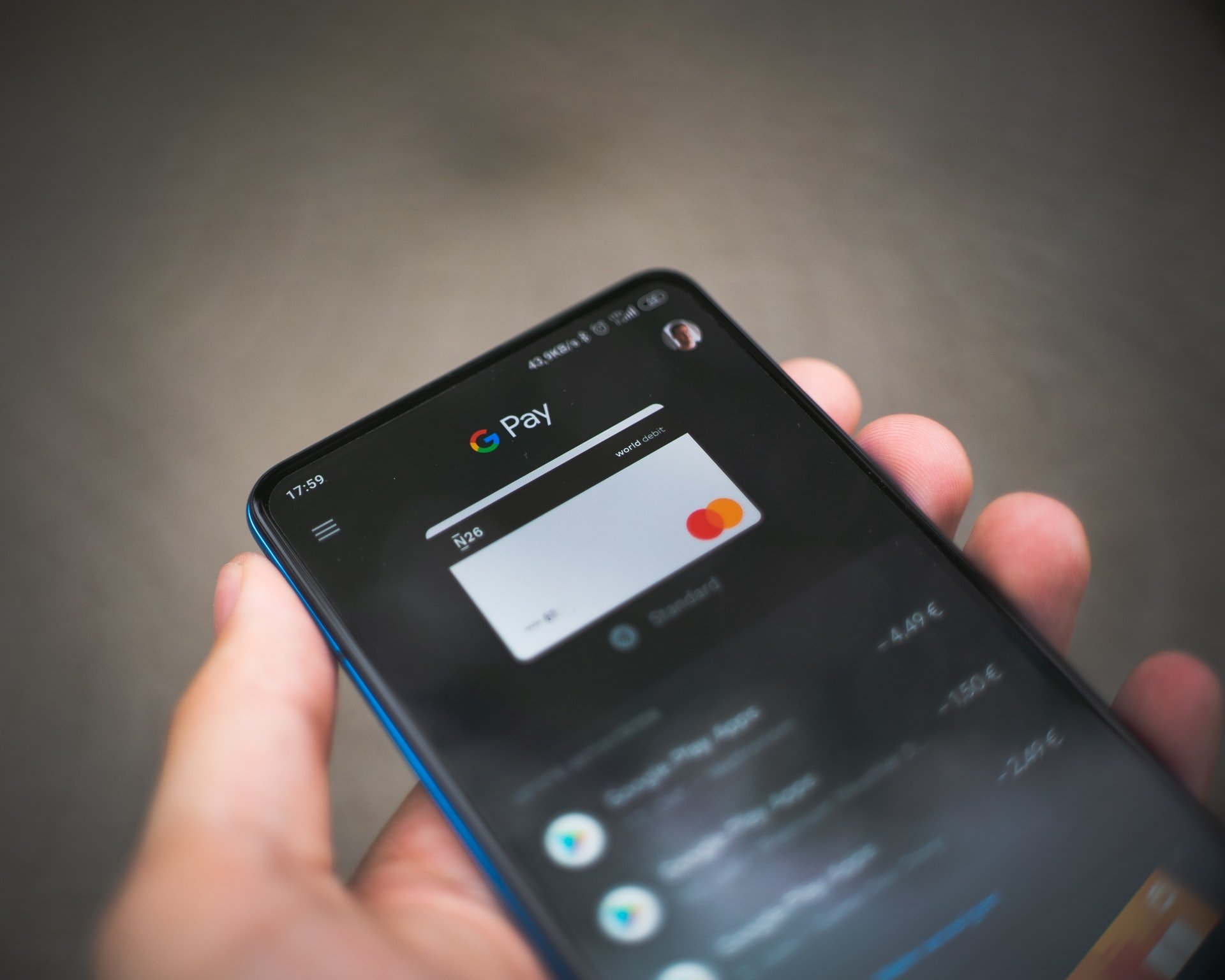 google-pay-smartphone-mastercard