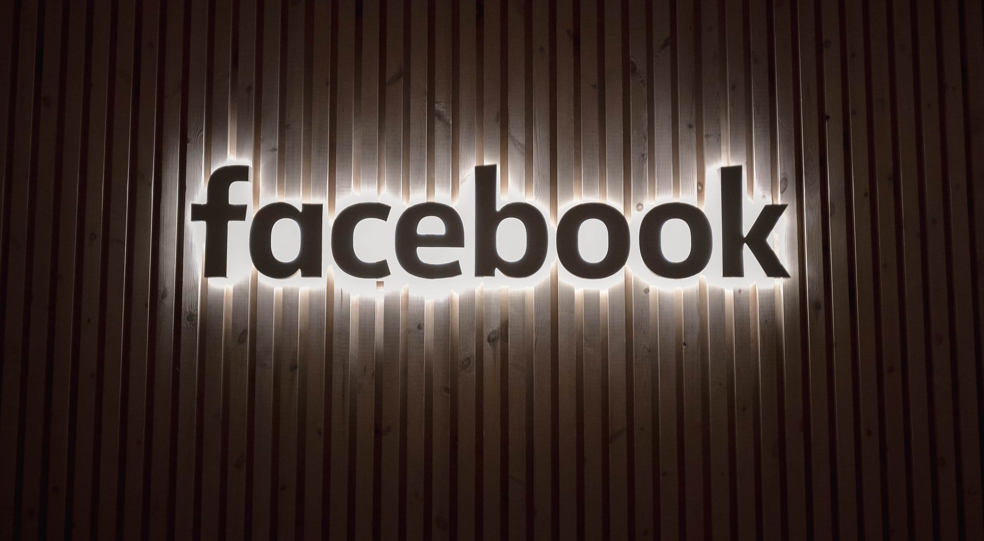 facebook-logo-light