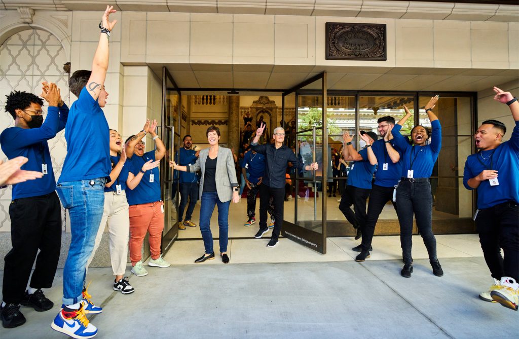 apple-downtown-cook-opening