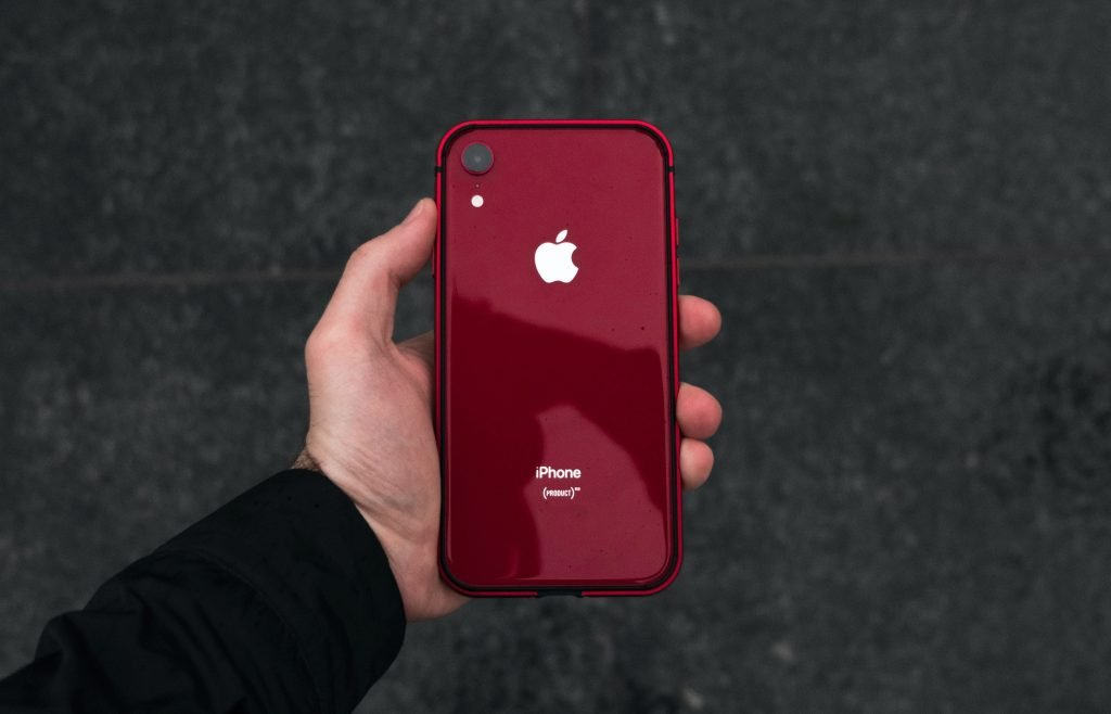 red-iphone-unsplash